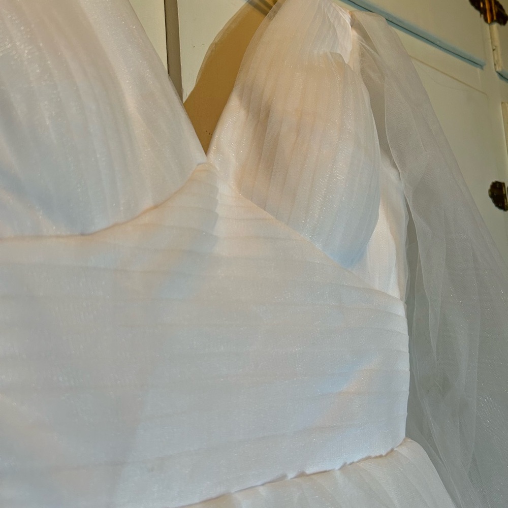 New Tulle Wedding Gown - Picture 12 of 14